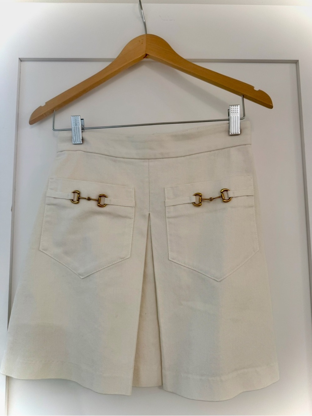 Authentic Gucci Cream Mini Skirt with Gold Horsebit Detail